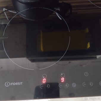 Indikační varná deska Indesit - 2
