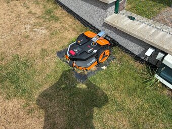 Robotická sekačka Worx Landroid Vision M800 - 2
