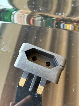 USA redukce 230V nova - 2