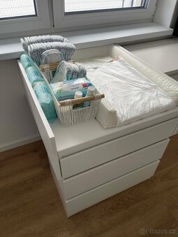 Přebalovací pult s komodou - 2