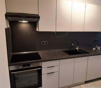 Kuchyňská linka 2,4 m šedá mat - 2