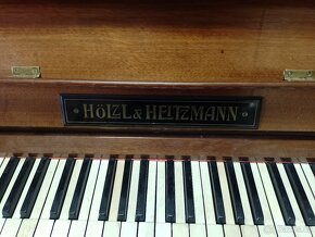 Prodám starožitné piano - 2