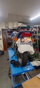 Honda vf400f - 2
