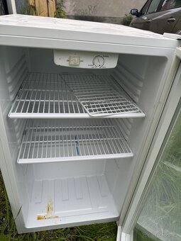 Prodám menší prosklenou ledničku na potraviny, či nápoje - 2
