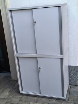 Prodám dvě kancelářské skříňky - 2