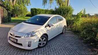 Toyota Prius III - 1,8 Automat HYBRID r.2010 SLEVA možná - 2