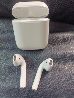 Bezdrátová sluchátka Apple AirPods, pouzdro Lightning - 2