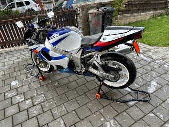 Suzuki GSX-R 750 K1 - 2