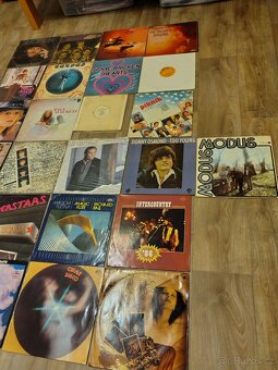 Sbírka 25 LP desek - české i zahraniční - 2