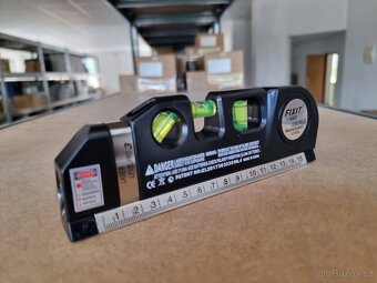 Na prodej nová, multifunkční vodováha s laserem a metrem - 2