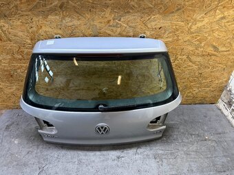 Zadni pate dvere kufr Vw Golf 6 stribrny - 2