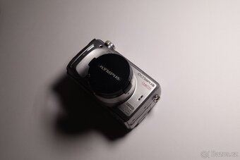 Olympus C-765 Ultra Zoom - 2