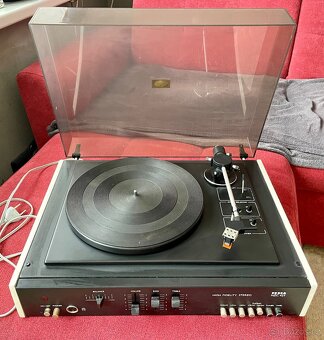 Gramofon NZC 421 - 2