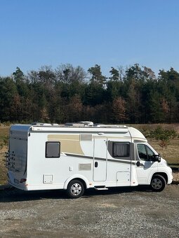 Obytný automobil Carado d.6,8m - 2