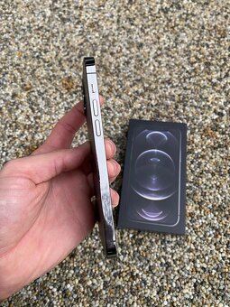 IPhone 12 Pro - baterie 96% - 2