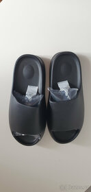 Sandále/Flip flopy Yeezy Slides Onyx černé vel. 42 - 2