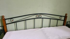 Kovová manželská postel s nočními stolky - 2