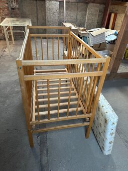 Dětská postýlka.Rozmery výška 100xdelka 125xsire 66cm - 2