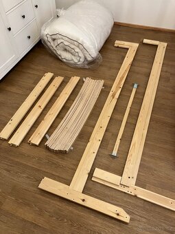 Postel Ikea Neiden 90x200 borovice s roštem a matrací - 2