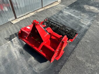 Zakladač trávníků za traktor SB - 2