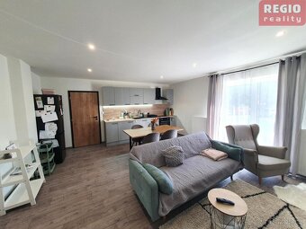 Pronájem bytové jednotky 2+kk, 57,5 m2 v rodinném domě v Náv - 2