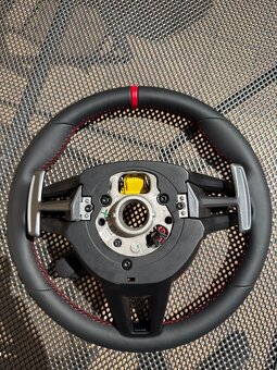 Porsche 911 model 992 - volant - 2