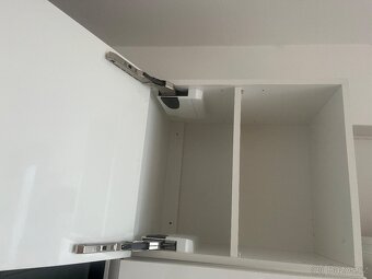 Kuchyňská linka bez spotřebičů a pracovní desky - 2