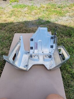 Honda Africa Twin 1100 - kryt motoru original komplet - 2