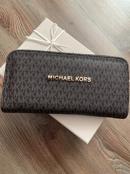 Hnědá peněženka Michael Kors - 2