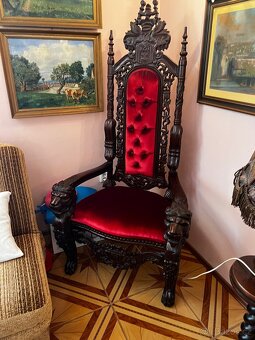 Luxusní řezbované královské křeslo LVÍ HLAVY - 2