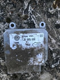 ŘÍDÍCÍ JEDNOTKA MOTORU / AIRBAGŮ ŠKODA FABIA OCTAVIA 1 - 2