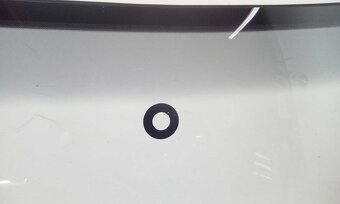 VW Polo čelní sklo - 2