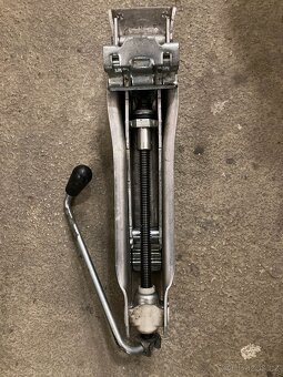 Hever / zvedák auta - 8L0011031A - 2