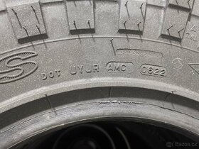 Predám pneu Maxxis Trepador M-8060 37x12,5 R16 - 2