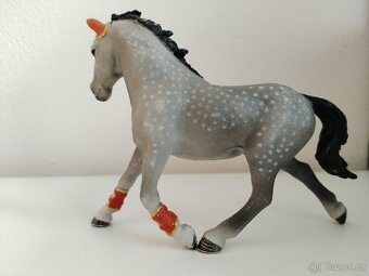 Schleich klysna šedá - 2