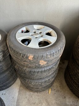 Prodám Alu kola R16 5x114,3 letni pneu 205/60 R16 - 2