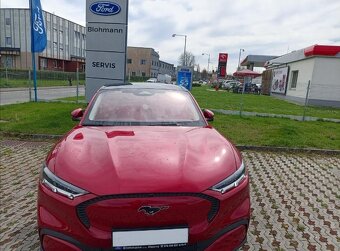 Mustang Mach E - panoramatická strecha - 2
