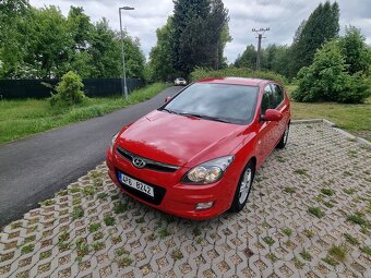 HYUNDAI i30 1.4 i BENZÍN 79.800 km - 2