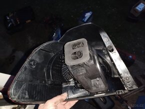 Volkswagen Golf 5 světlo zadní pravé. - 2