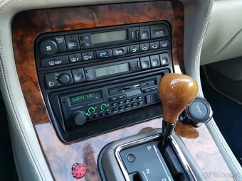 Jaguar XJ40 X300 Redukční rámeček pro rádio - 2