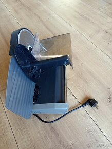 Kráječ chleba PHILCO - jako nový - 2
