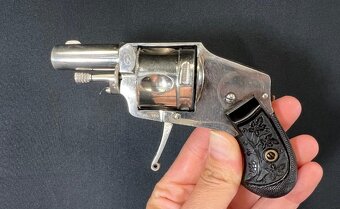 Krásný historický hammerless revolver bulldog ráže .38, 9 mm - 2