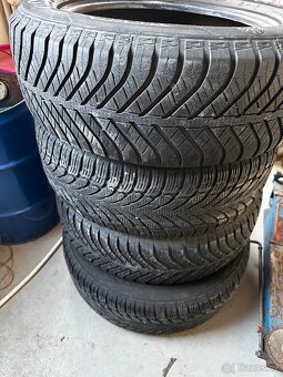 Goodyear Vector 4Seasons 215/60 R17 96H - 2