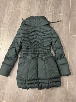 Vypasovaná péřová bunda Guess - 2