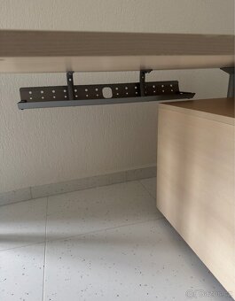 Kancelářský stůl - 2