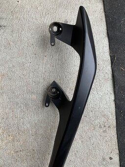 Yamaha Xmax 300-zadní madlo - 2