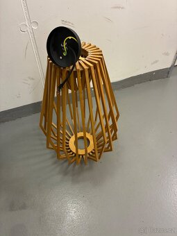 Lustr dreveny. - 2