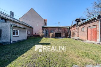 Prodej prostorného rodinného domu s velkým pozemkem v Petřva - 2