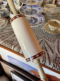 Starožitný porcelánový váleček - 2