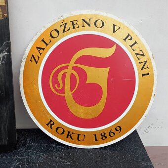 Retro pivní sklo a cedule . - 2